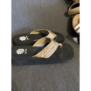 womens yellow box flip flops size 8